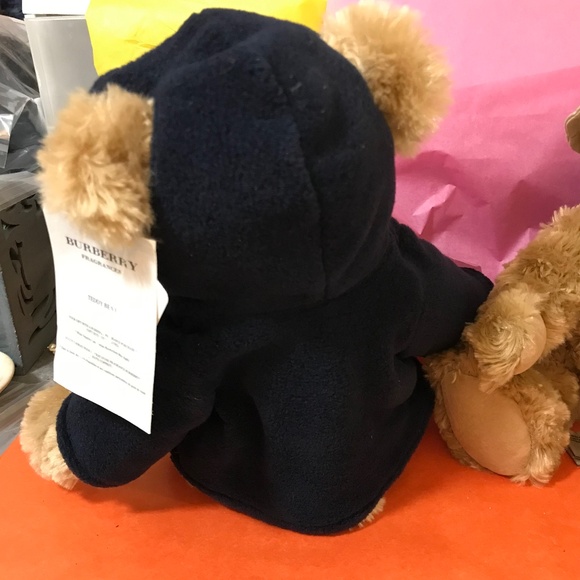 Two Burberry teddy bears year 2006 2009 - Picture 14 of 16